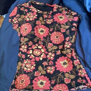 Black floral crinkled top